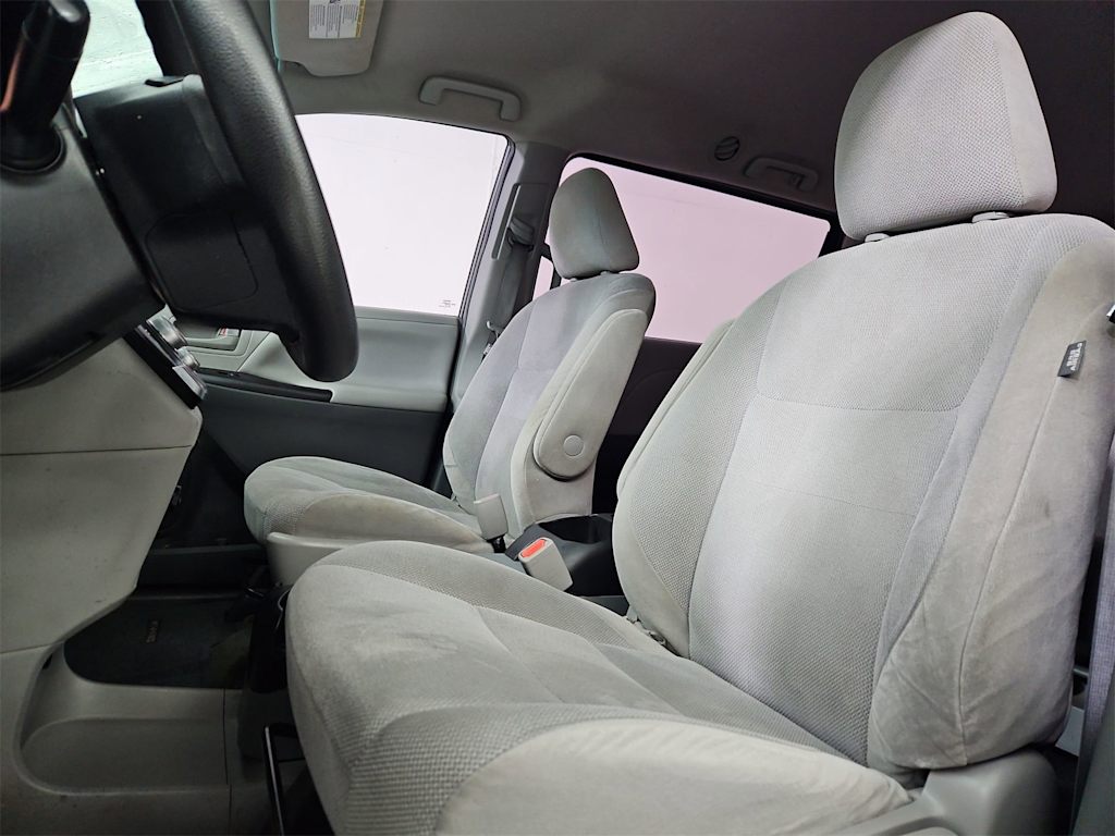 Thumbnail: 2016 Toyota Sienna - 11