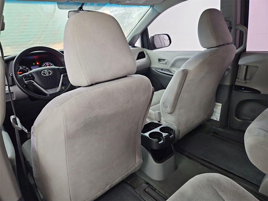 Thumbnail: 2016 Toyota Sienna - 12