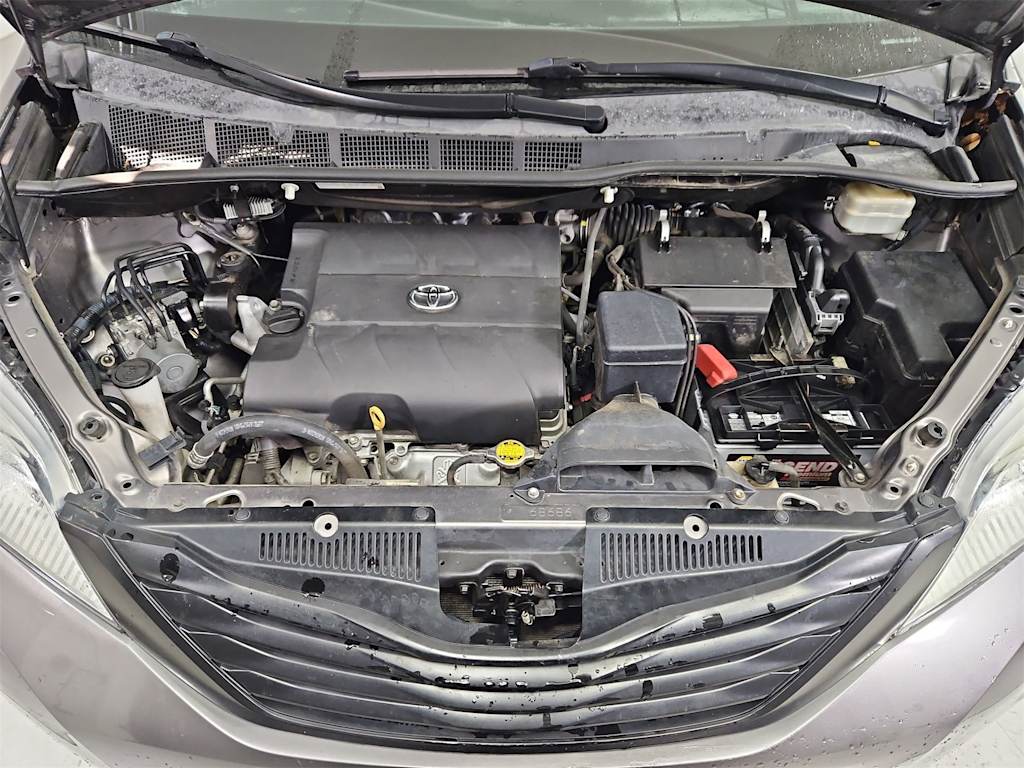 Thumbnail: 2016 Toyota Sienna - 9