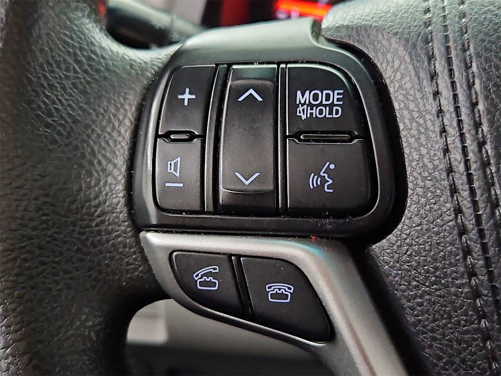 Thumbnail: 2016 Toyota Sienna - 29