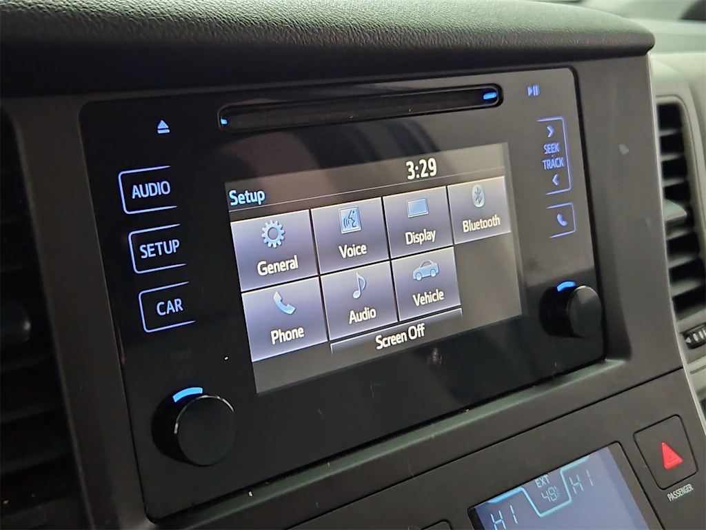 Thumbnail: 2016 Toyota Sienna - 32