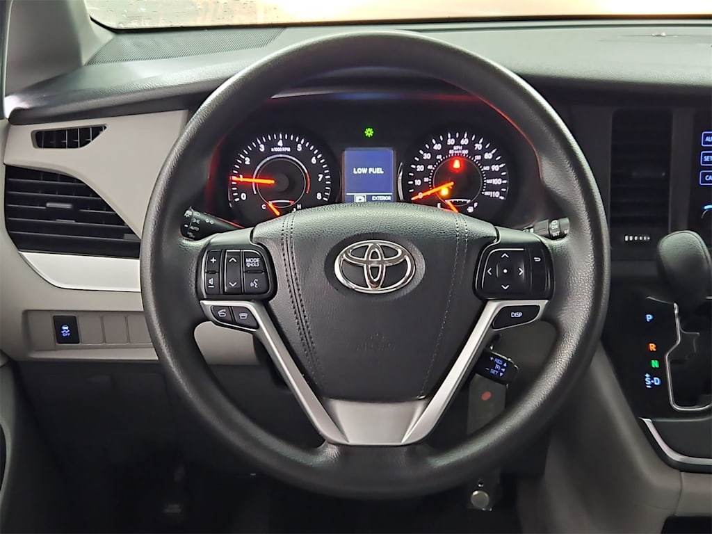 Thumbnail: 2016 Toyota Sienna - 14