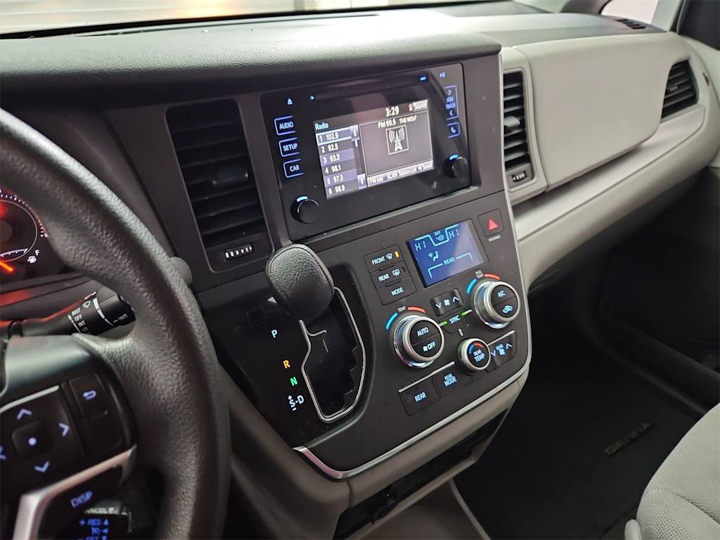 Thumbnail: 2016 Toyota Sienna - 15