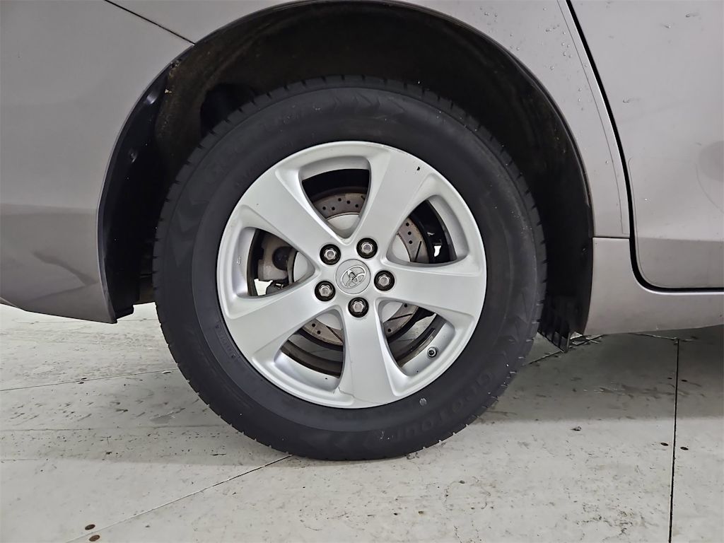 Thumbnail: 2016 Toyota Sienna - 8