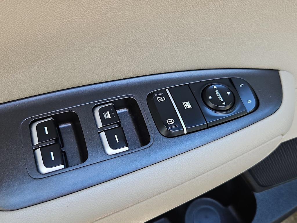 Thumbnail: 2016 Kia Optima - 26