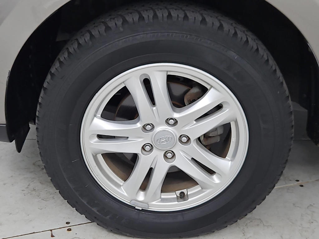 Thumbnail: 2011 Hyundai Santa Fe - 8