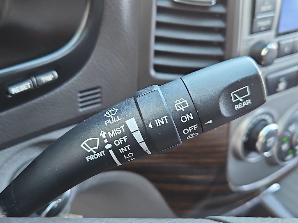 Thumbnail: 2011 Hyundai Santa Fe - 16
