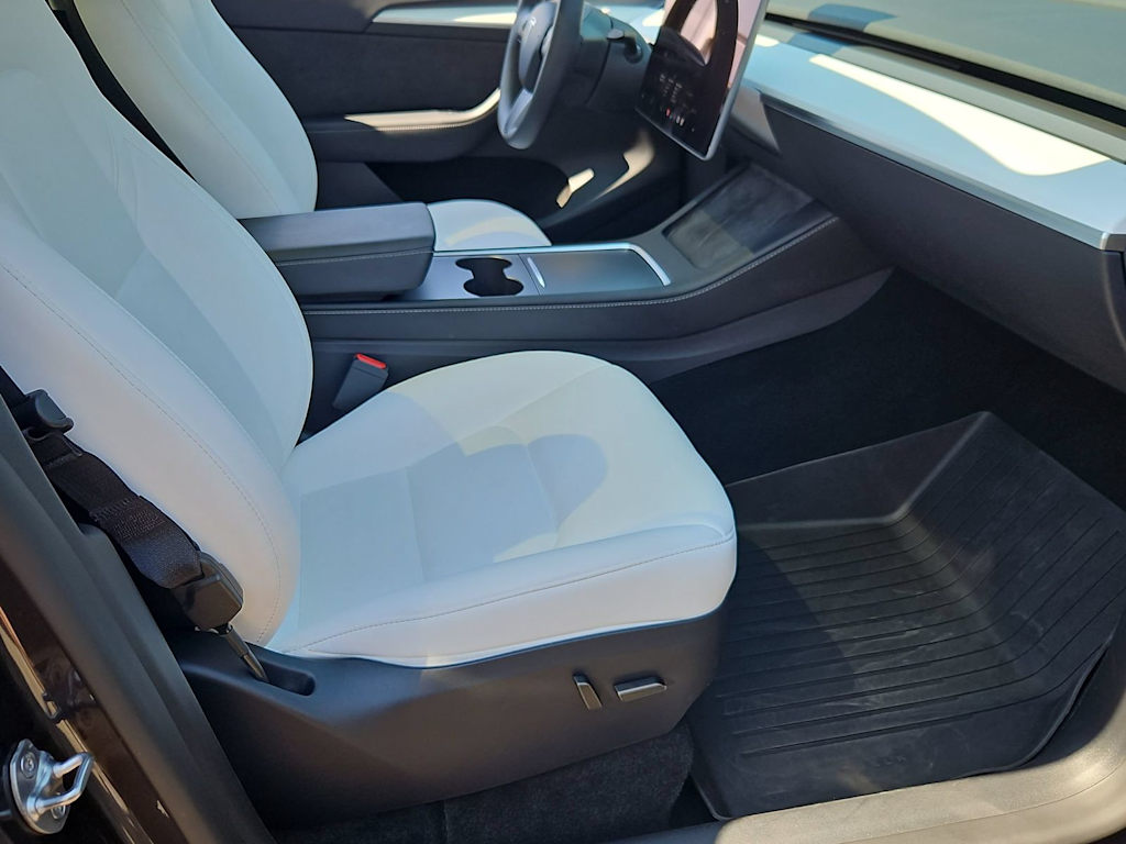Thumbnail: 2025 Tesla Model Y - 28