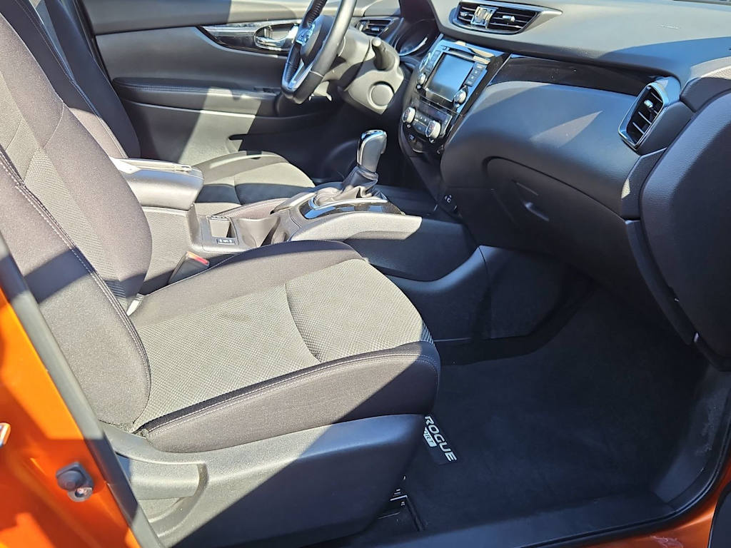 Thumbnail: 2022 Nissan Rogue Sport - 12