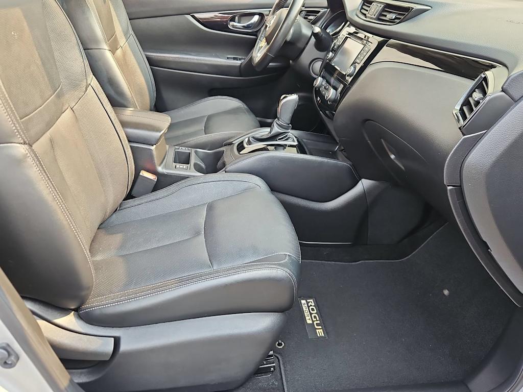 Thumbnail: 2017 Nissan Rogue Sport - 12