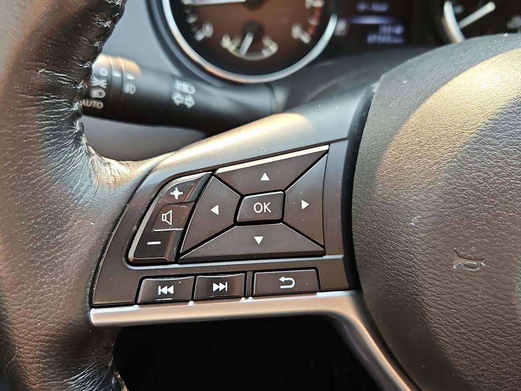Thumbnail: 2017 Nissan Rogue Sport - 27