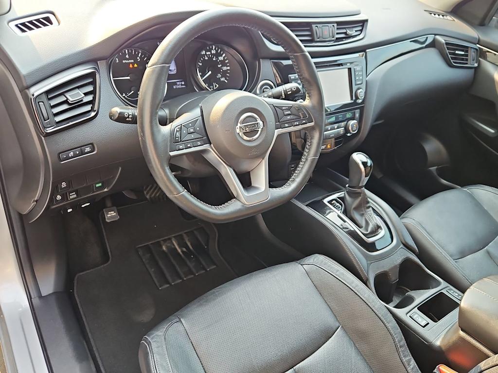 Thumbnail: 2017 Nissan Rogue Sport - 2