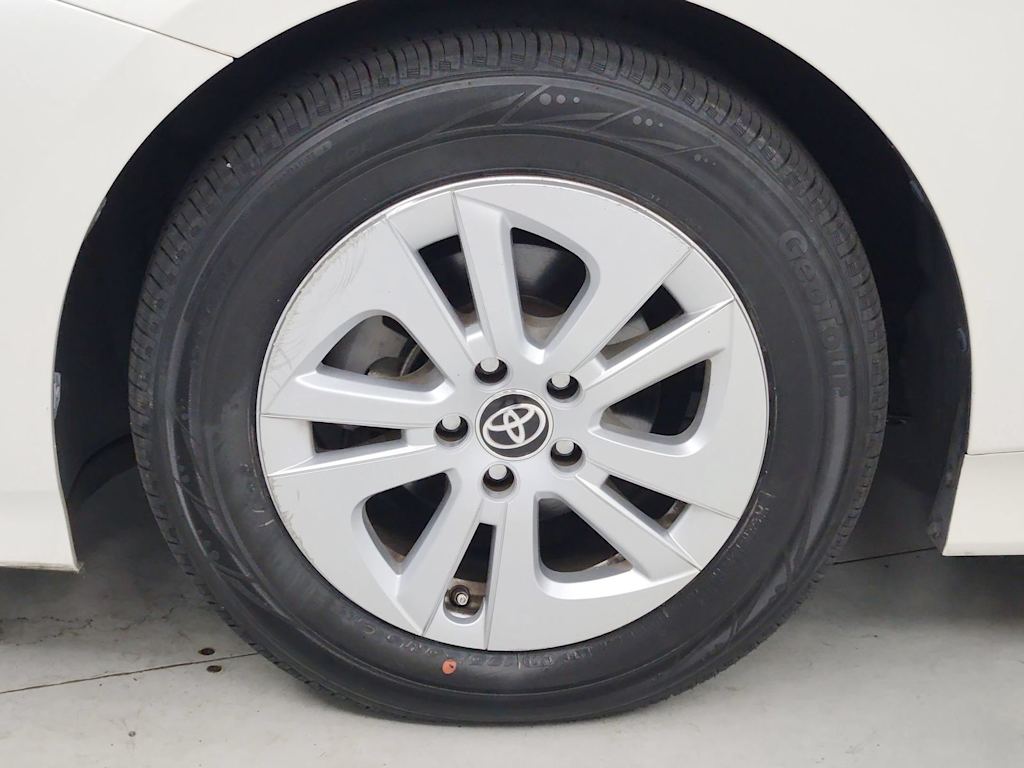 Thumbnail: 2016 Toyota Prius - 7