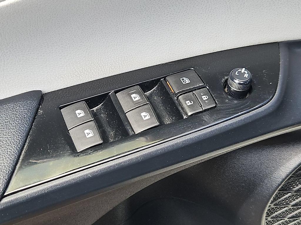 Thumbnail: 2016 Toyota Prius - 26
