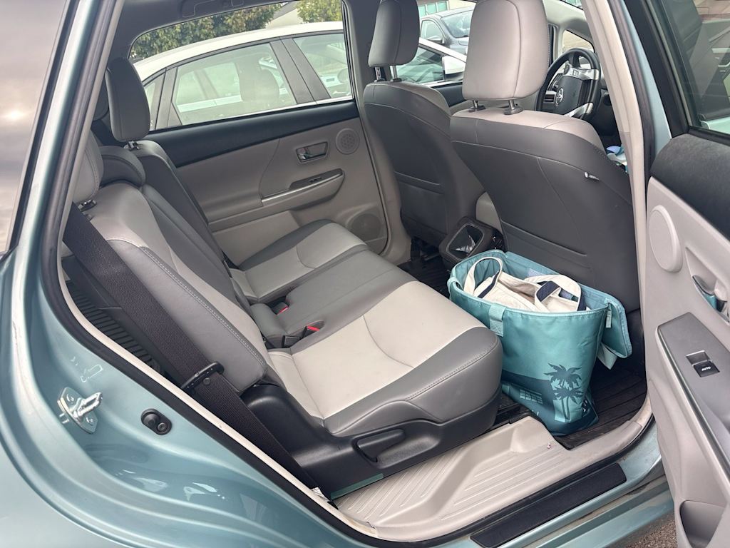 Thumbnail: 2017 Toyota Prius v - 6