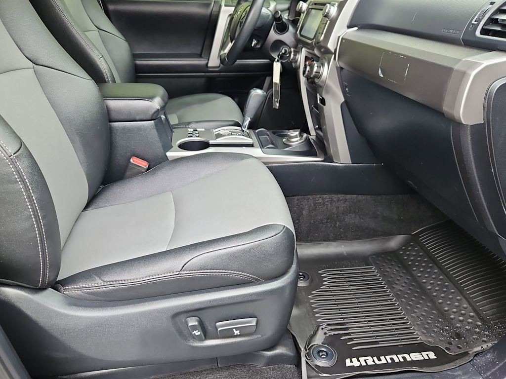 Thumbnail: 2019 Toyota 4Runner - 12