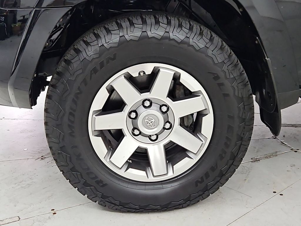 Thumbnail: 2016 Toyota 4Runner - 8