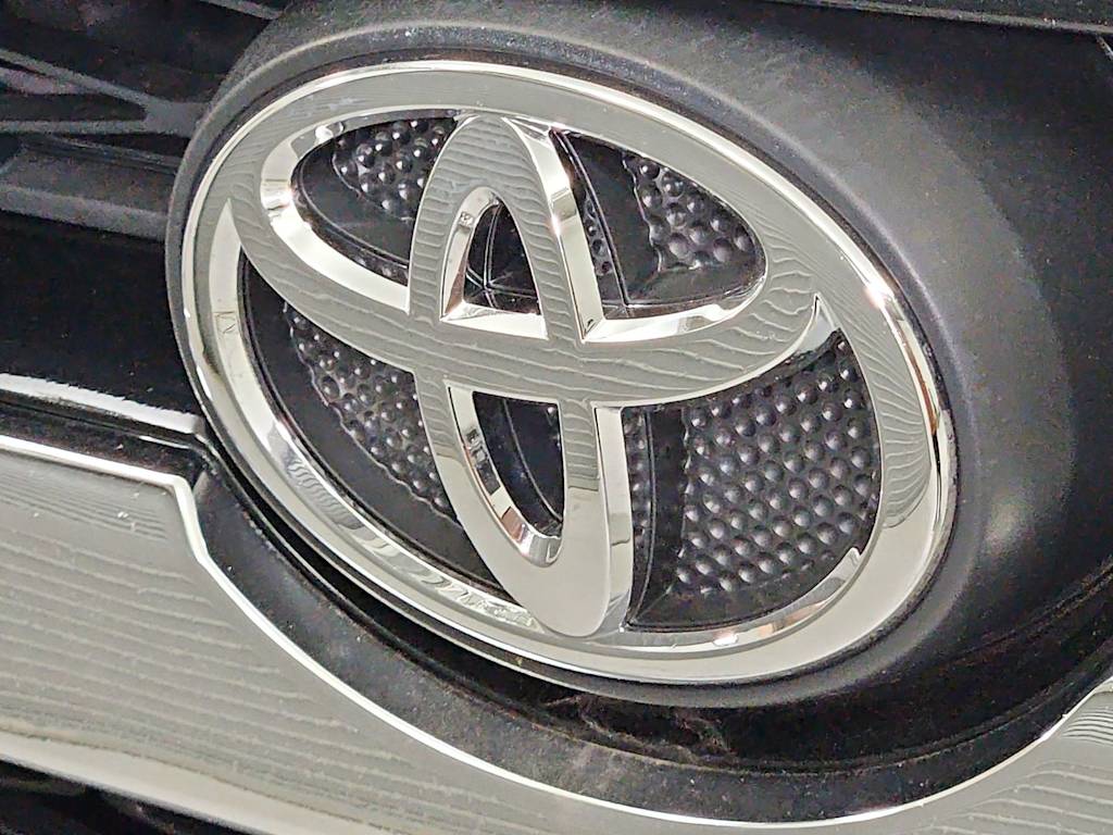 Thumbnail: 2015 Toyota 4Runner - 7