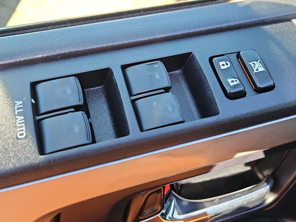 Thumbnail: 2015 Toyota 4Runner - 27