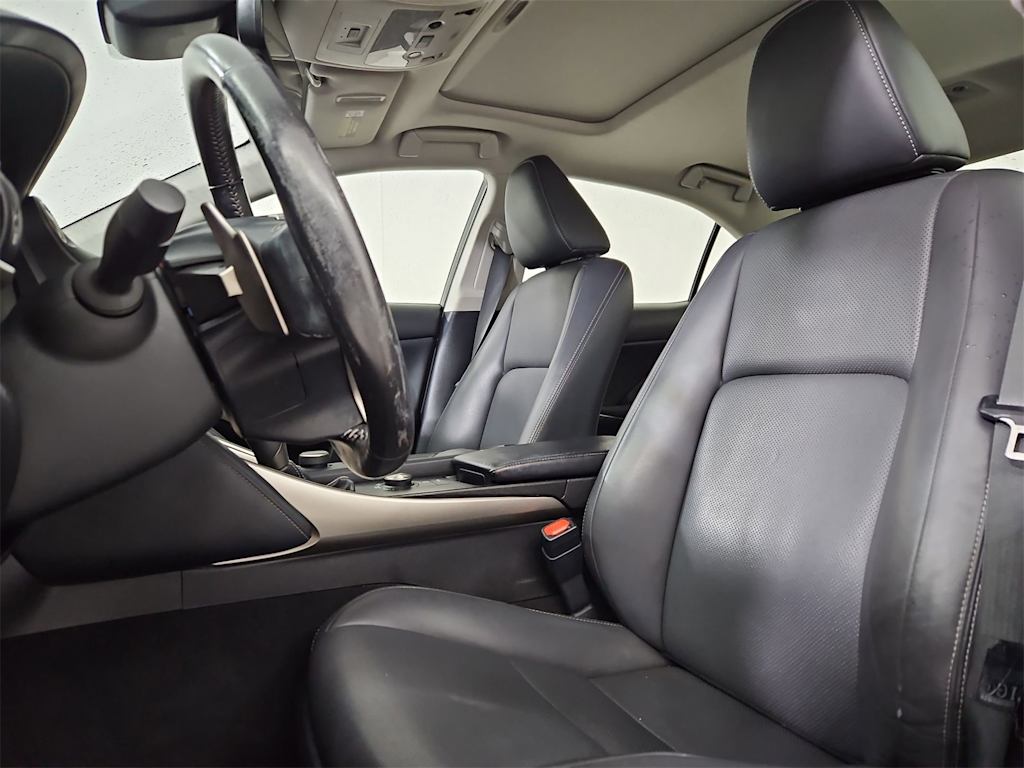 Thumbnail: 2018 Lexus IS - 11