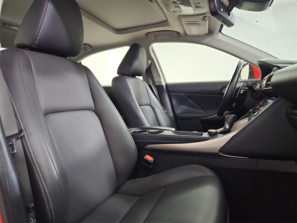 Thumbnail: 2018 Lexus IS - 30