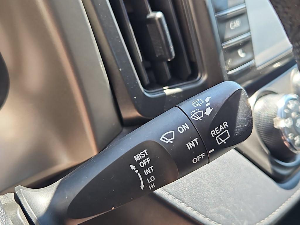 Thumbnail: 2015 Toyota RAV4 - 31