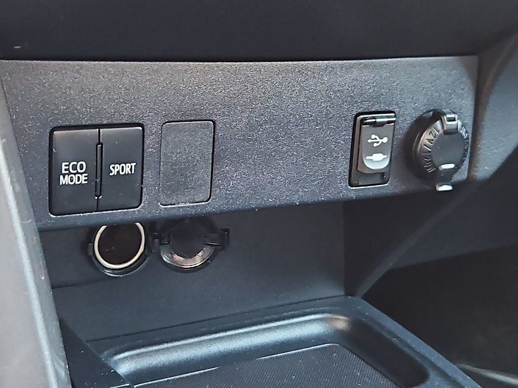 Thumbnail: 2018 Toyota RAV4 - 35