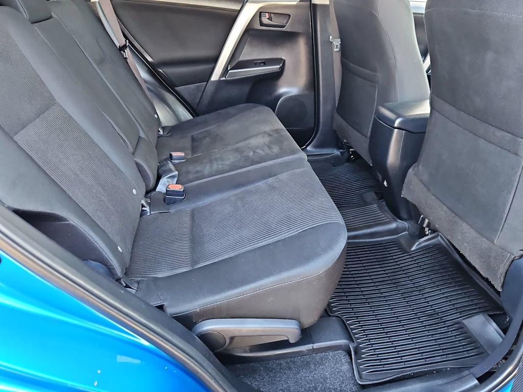 Thumbnail: 2018 Toyota RAV4 - 12