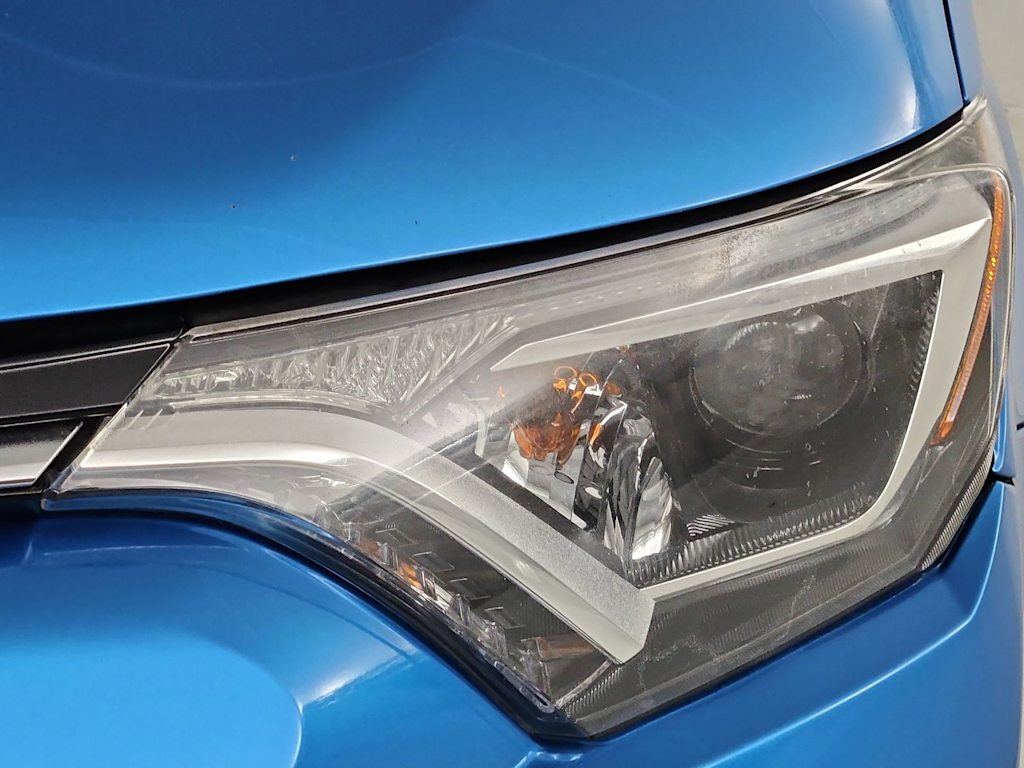 Thumbnail: 2018 Toyota RAV4 - 24