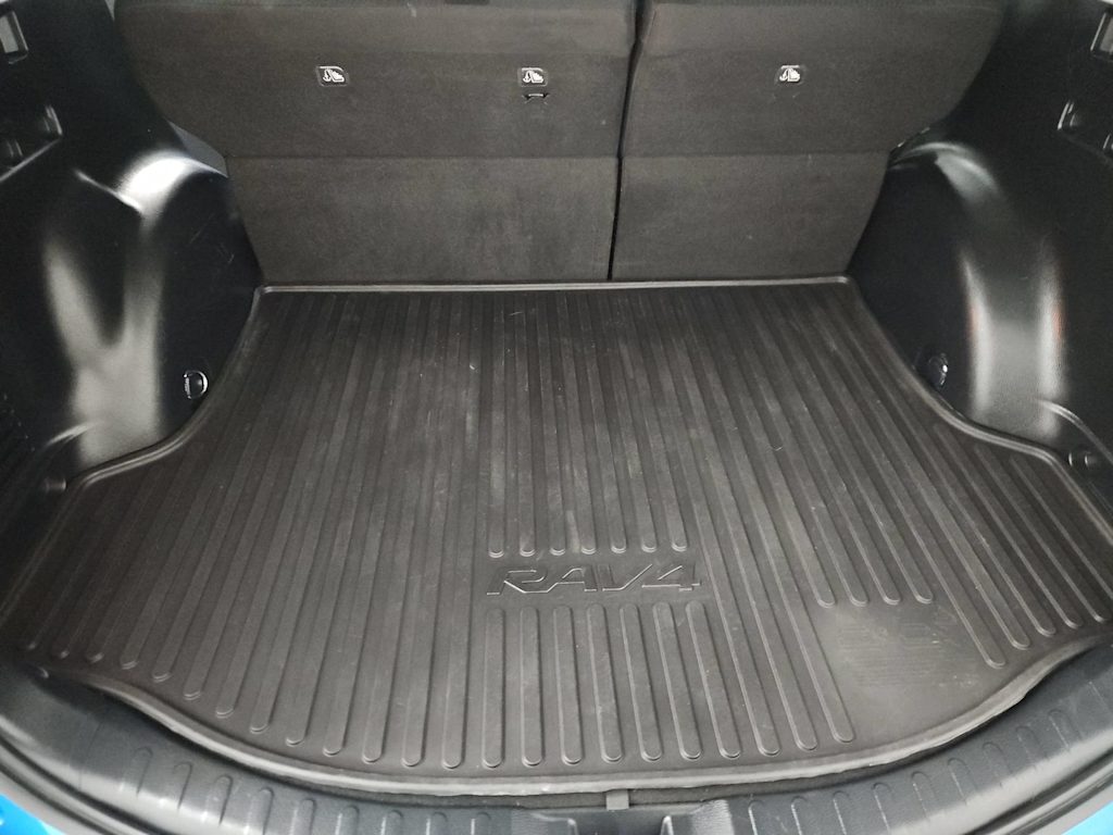 Thumbnail: 2018 Toyota RAV4 - 18