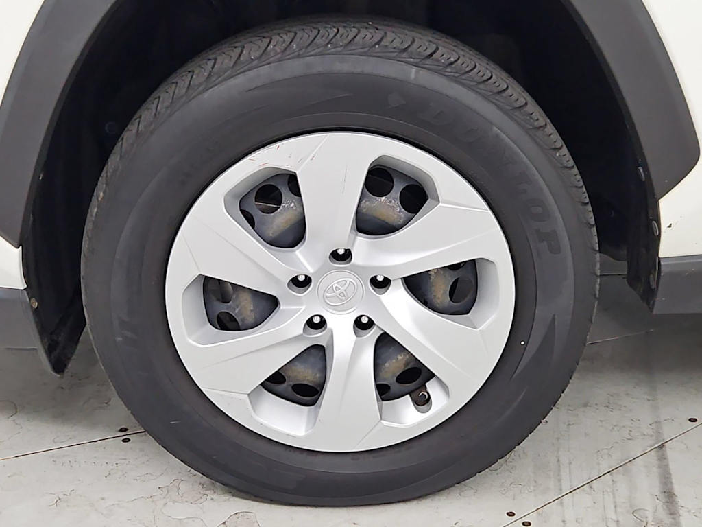 Thumbnail: 2019 Toyota RAV4 - 8