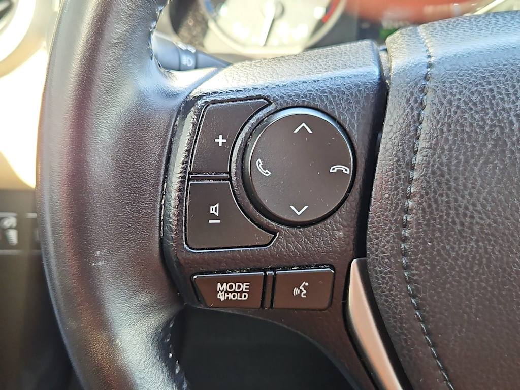 Thumbnail: 2017 Toyota RAV4 - 30