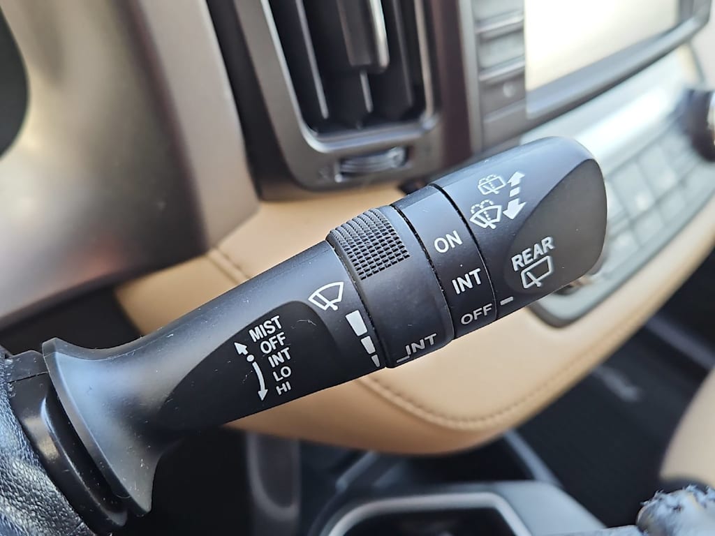 Thumbnail: 2017 Toyota RAV4 - 32