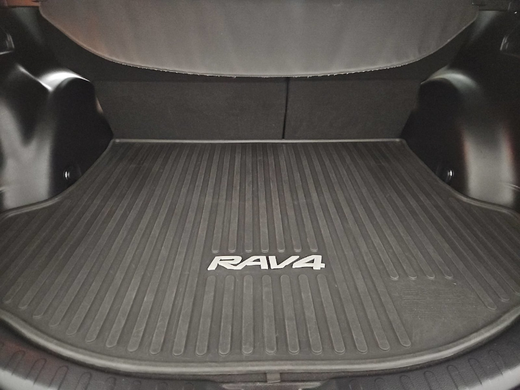 Thumbnail: 2017 Toyota RAV4 - 18