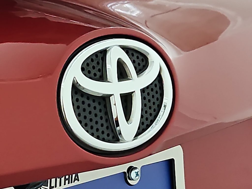 Thumbnail: 2017 Toyota RAV4 - 7