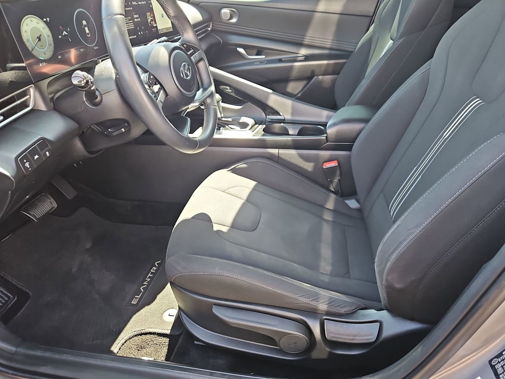 Thumbnail: 2023 Hyundai Elantra - 10