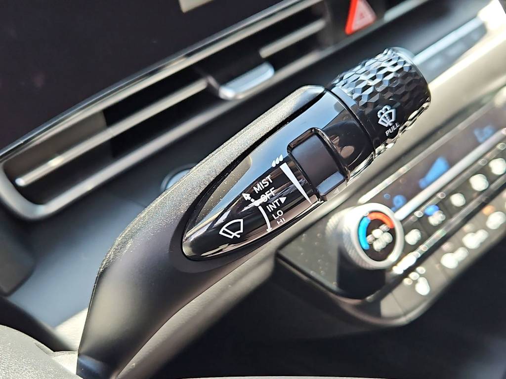 Thumbnail: 2023 Hyundai Elantra - 31