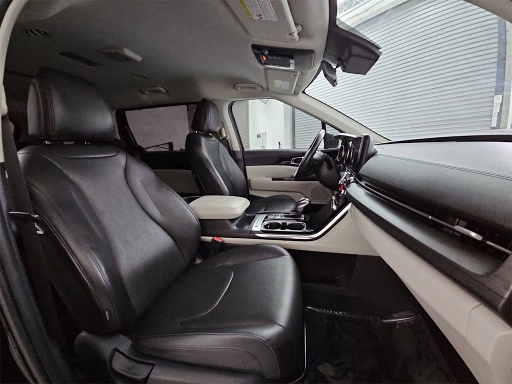 2022 Kia Carnival EX 12