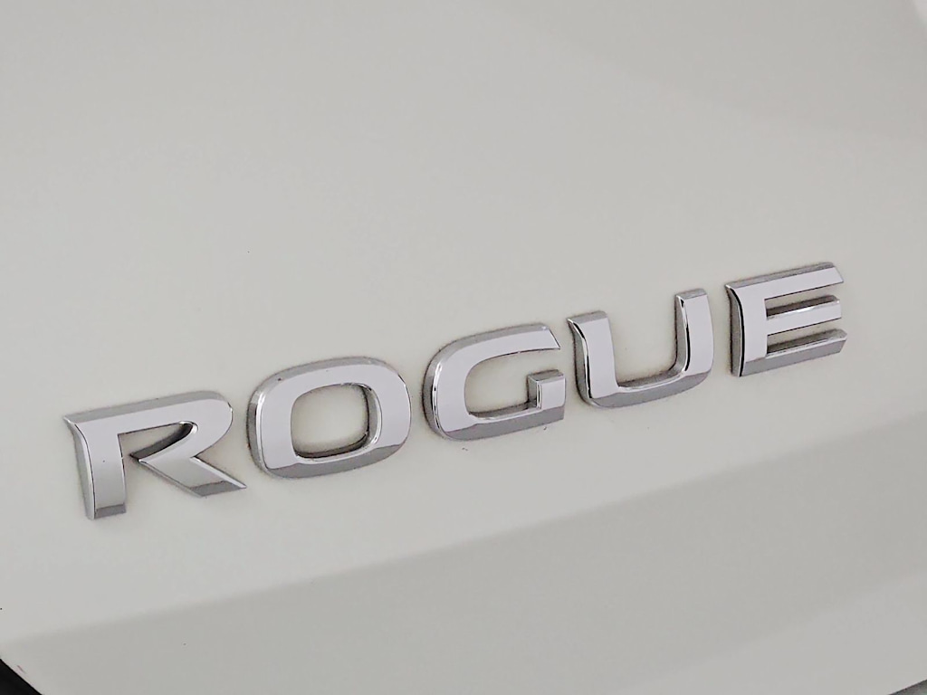 Thumbnail: 2017 Nissan Rogue - 26