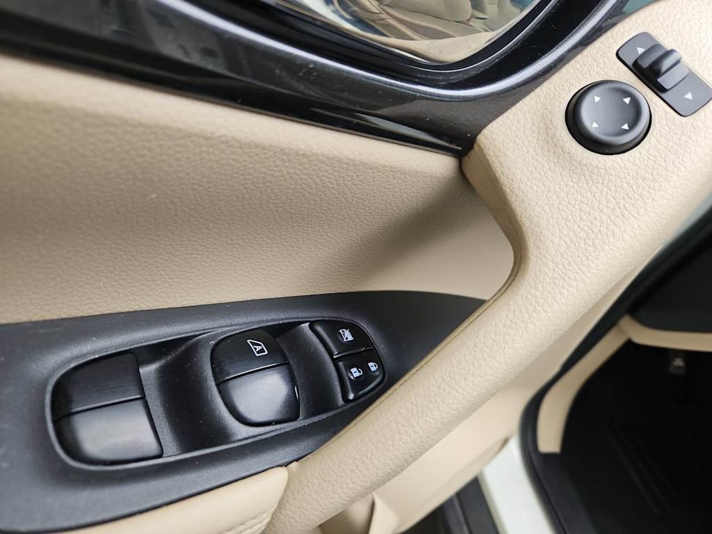 Thumbnail: 2017 Nissan Rogue - 27