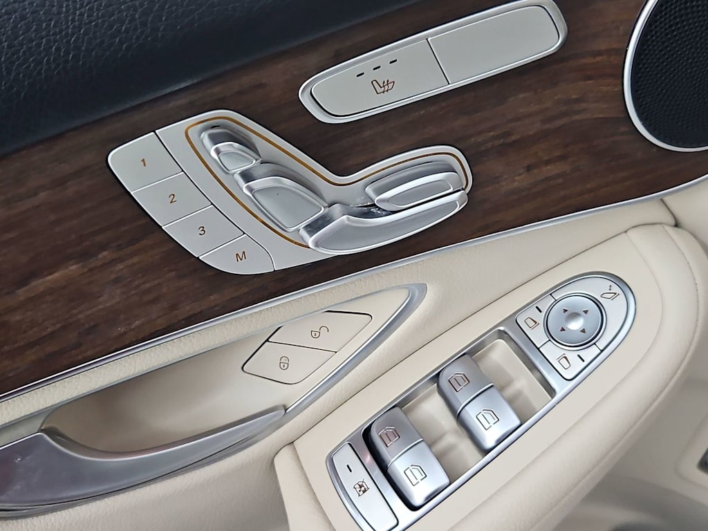 Thumbnail: 2022 Mercedes-Benz GLC - 26