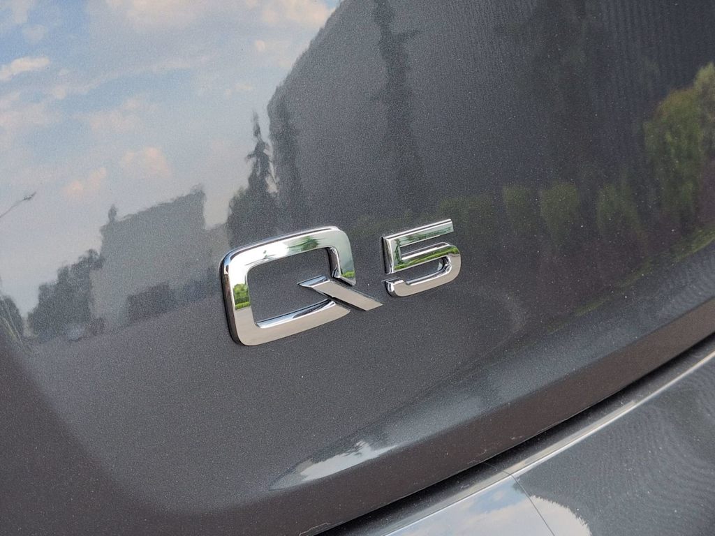 Thumbnail: 2021 Audi Q5 - 7
