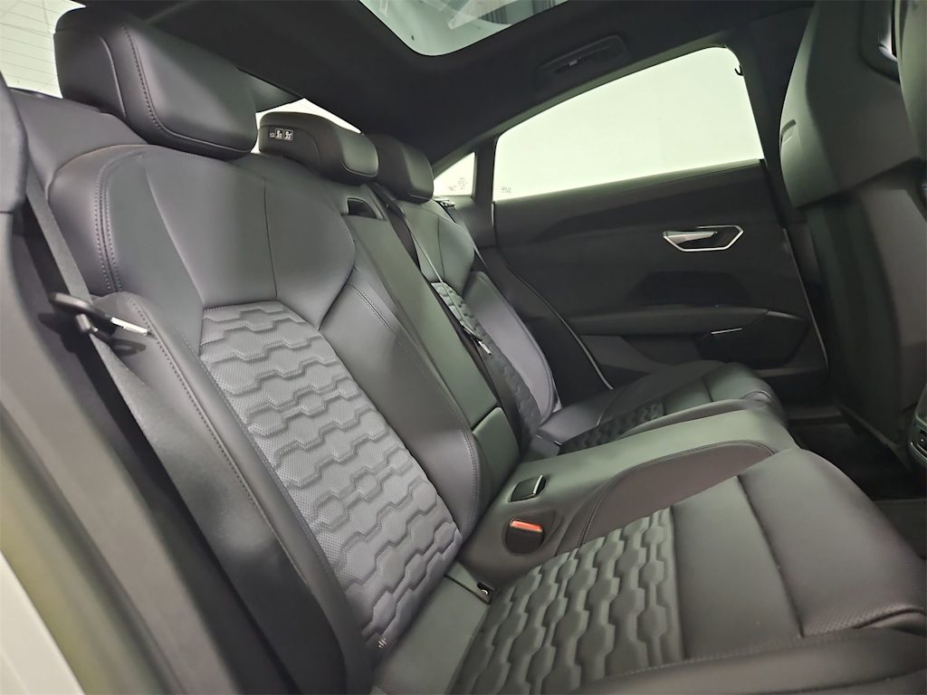 Thumbnail: 2023 Audi e-tron GT - 29