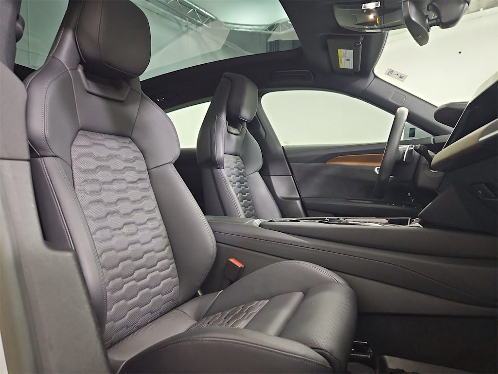 Thumbnail: 2023 Audi e-tron GT - 11