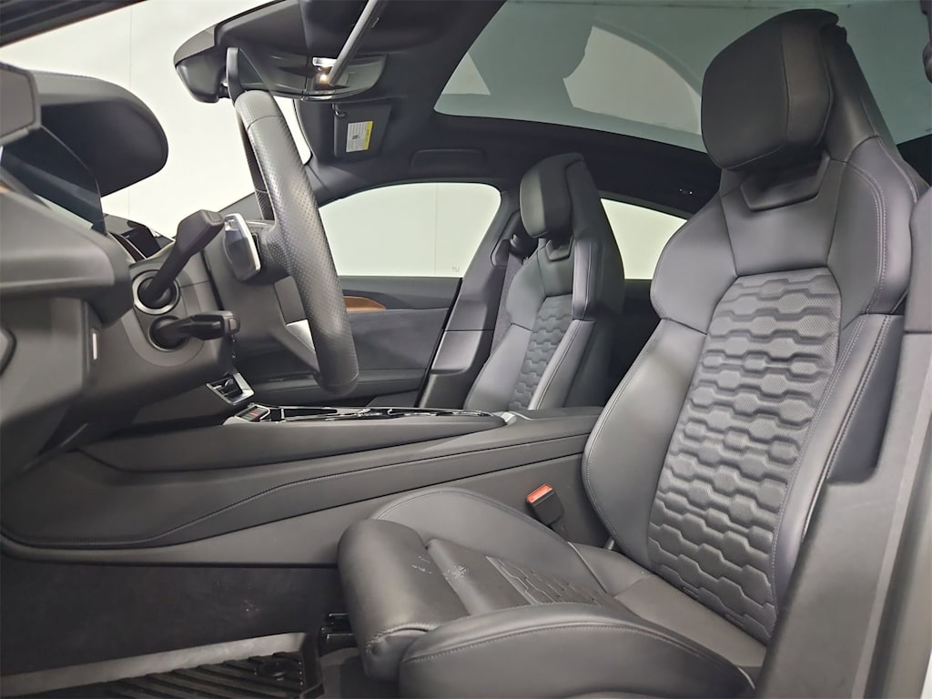 Thumbnail: 2023 Audi e-tron GT - 10