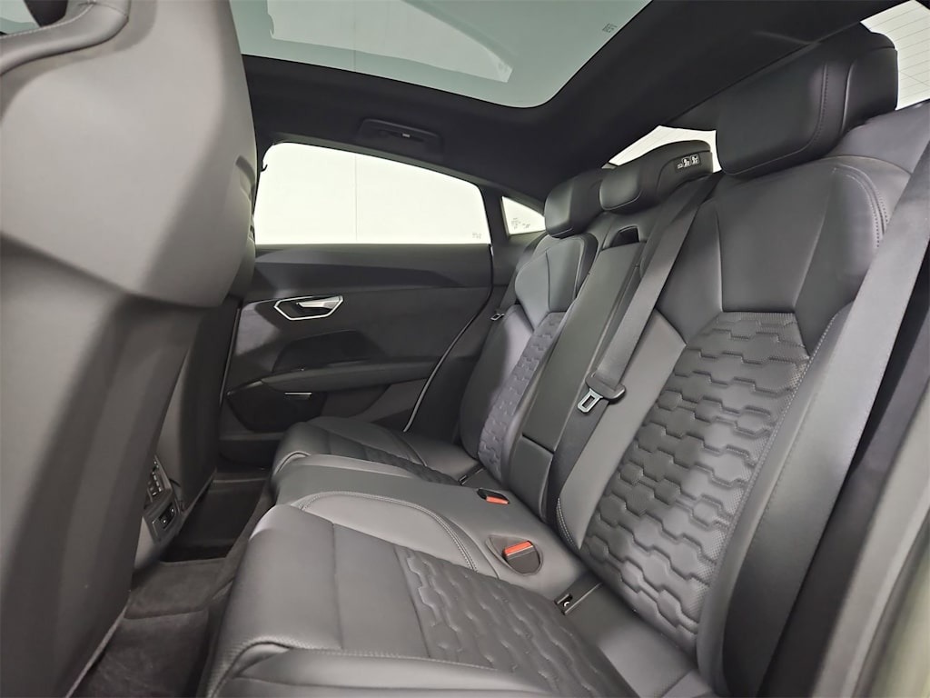 Thumbnail: 2023 Audi e-tron GT - 28