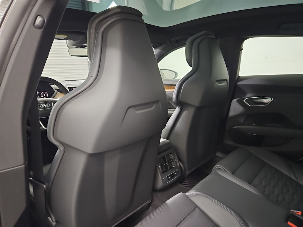 Thumbnail: 2023 Audi e-tron GT - 12