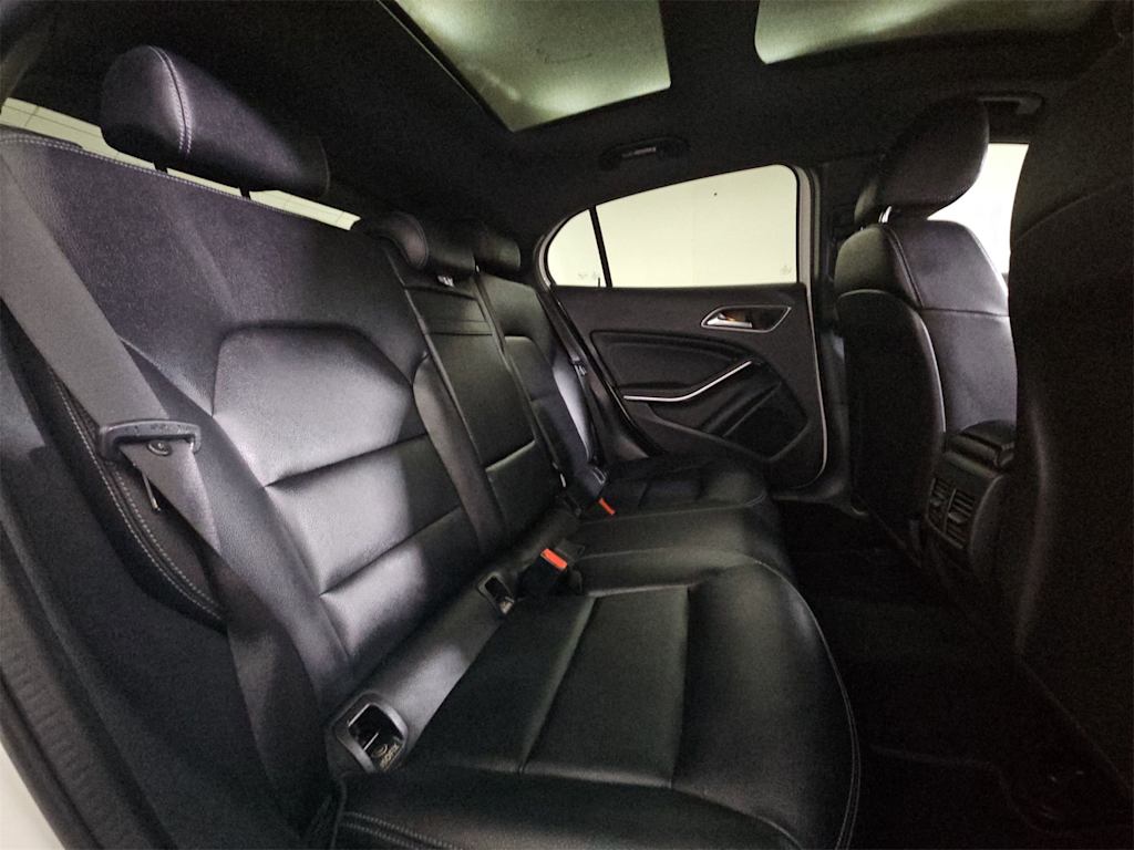 Thumbnail: 2018 Mercedes-Benz GLA - 28