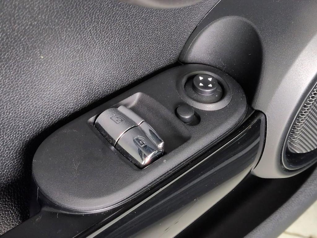 Thumbnail: 2020 MINI Cooper - 25