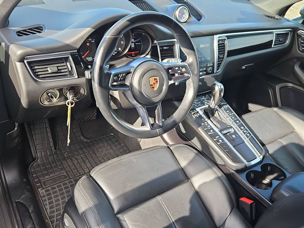 Thumbnail: 2018 Porsche Macan - 2